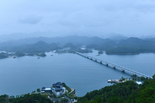 煙雨中的千島湖