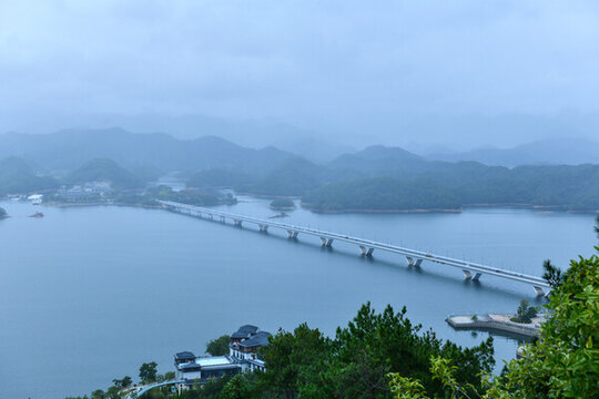 煙雨中的千島湖