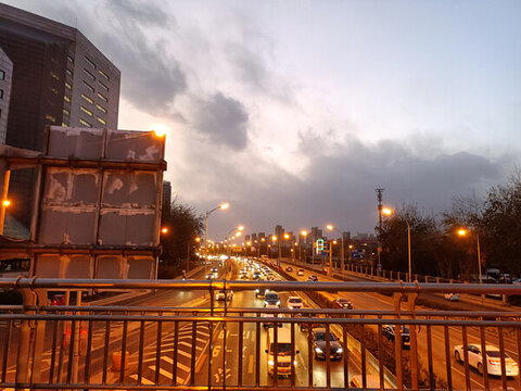 城市馬路街道的燈火闌珊和夜色