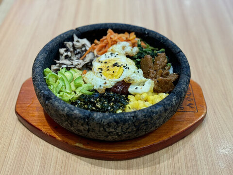 韓式牛肉石鍋拌飯