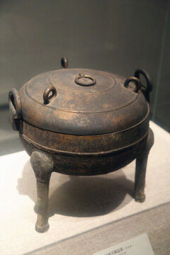 弦紋環(huán)耳銅蓋鼎