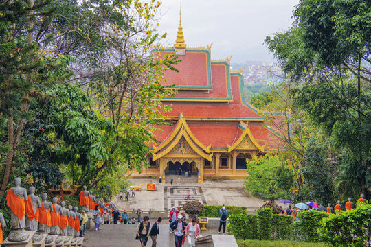 俯視勐泐大佛寺景飄大殿羅漢