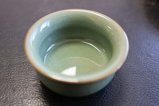 青瓷茶碗開片冰裂紋