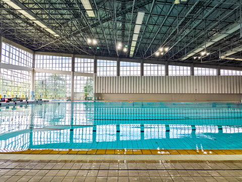 室內(nèi)游泳池賽道