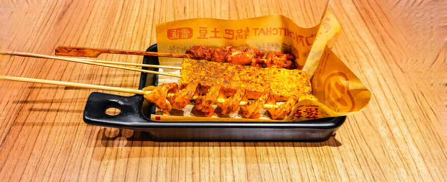 烤雞腿肉串爆漿豆腐烤面筋