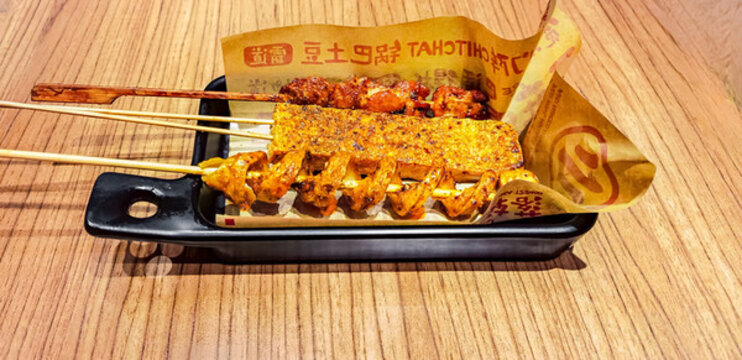 烤雞腿肉串爆漿豆腐烤面筋