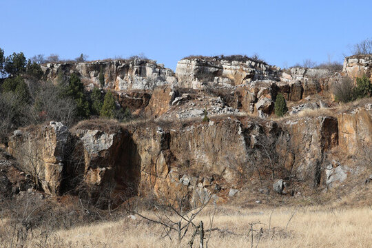 亂挖濫采山石