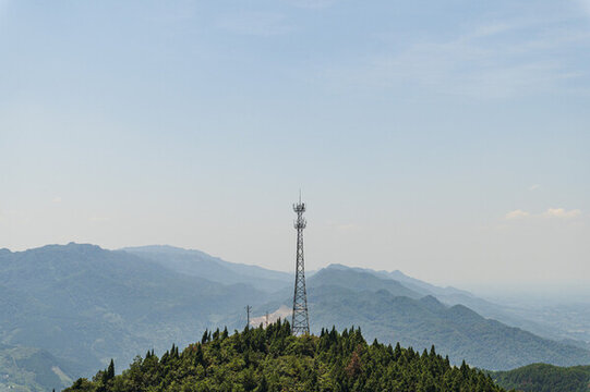 山頂?shù)男盘?hào)塔景觀