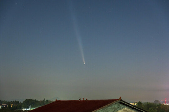三匯古鎮(zhèn)彗星夜景