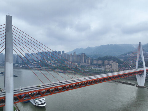 山城霧都重慶東水門長江大橋