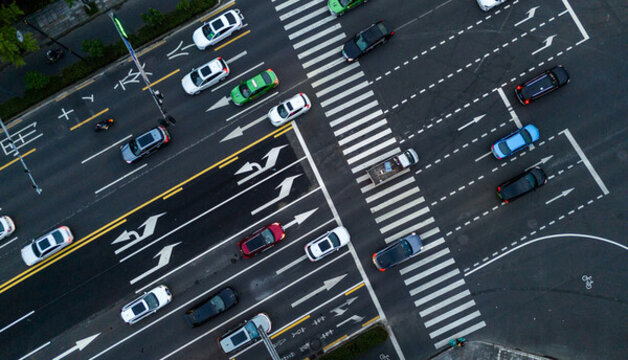井然有序的十字路口
