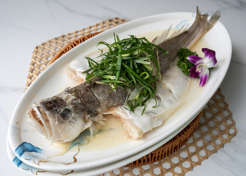 清蒸拉菲大黃魚