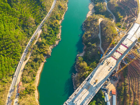 航拍建設中的西雙版納神秘谷大橋