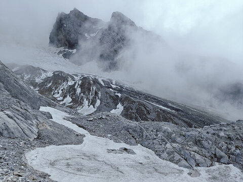 云南麗江玉龍雪山山頂