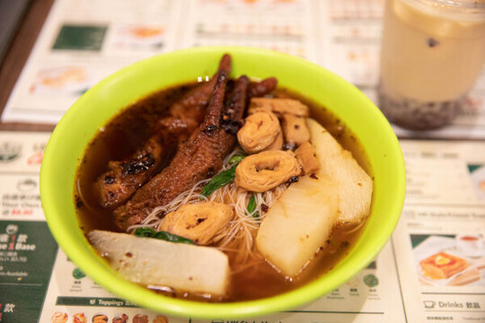 雞爪肥腸米線(xiàn)
