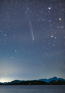移軸鏡頭拍攝紫金山阿特拉斯彗星