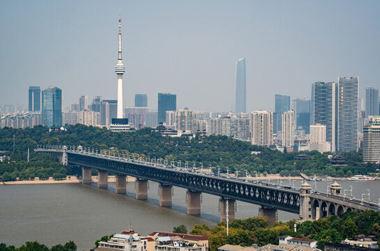 龜山電視塔與長江大橋同框