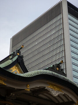 古老神社與現(xiàn)代都市