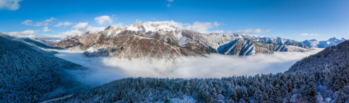四川阿壩黃龍景區(qū)雪后美景航拍