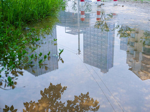武昌雨后城市倒影