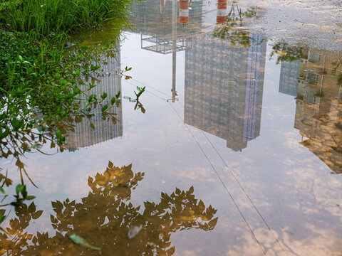 武昌雨后城市倒影