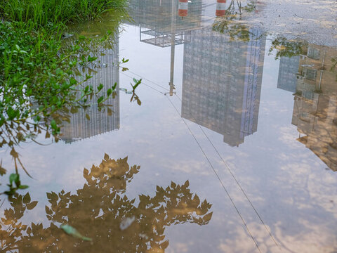 武昌雨后城市倒影