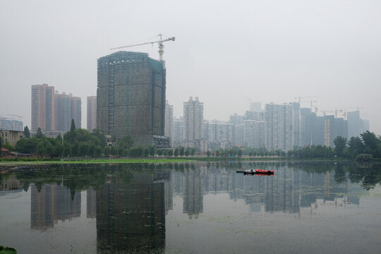 沙湖的城市倒影