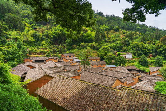安徽山區(qū)的森林和古村落美景