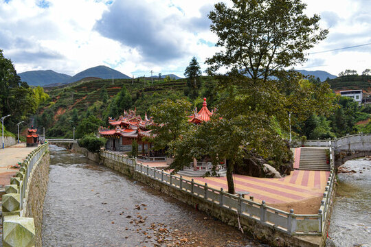 感德鎮(zhèn)槐植村小河