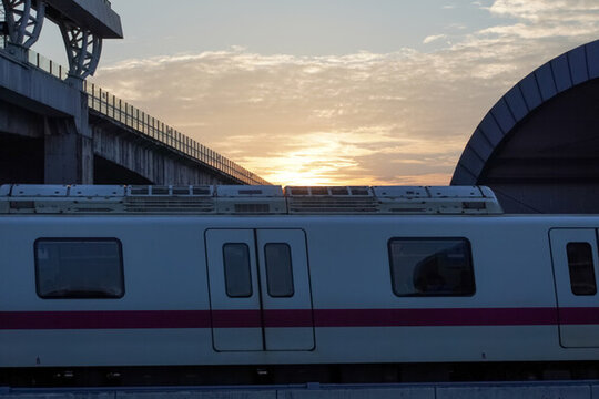地鐵列車經(jīng)過