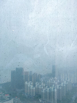 下雨的都市風光