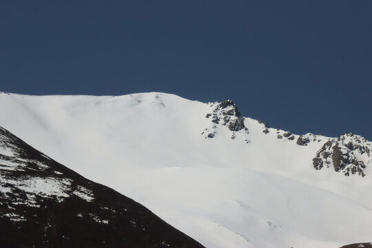 雪山山峰