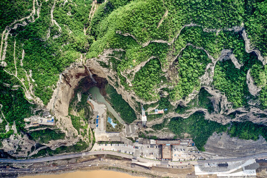 梯子崖景區(qū)黃河一號旅游公路