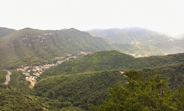 遙望群山風(fēng)景