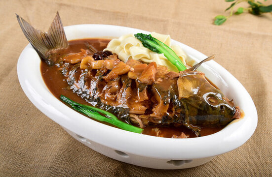 燒壓鍋皇牌鯉魚