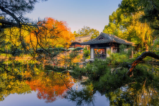 湖州蓮花莊園林秋天湖泊楓葉景觀