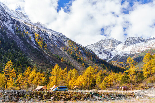 秋天理小路上的風(fēng)景
