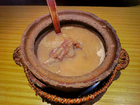 蓮藕燉豬骨湯