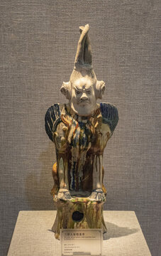 唐代三彩人面鎮(zhèn)墓獸