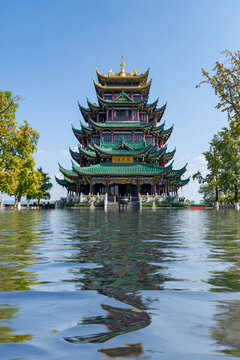 霧都重慶江北鴻恩寺鴻恩閣水中倒影