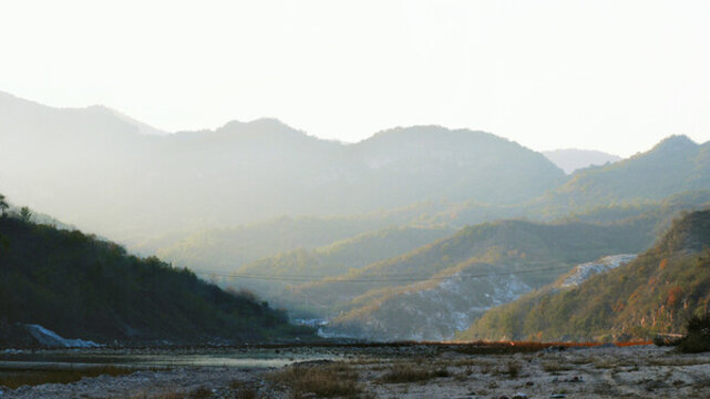 高山河流