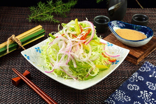 圓白菜絲沙拉
