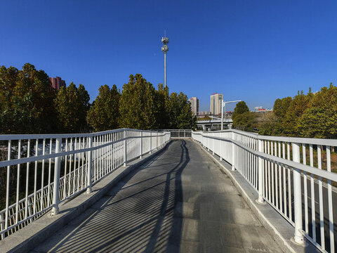 城市建筑過(guò)街天橋