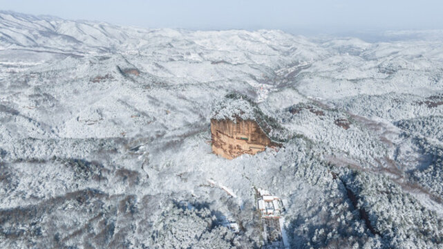 麥積山雪景