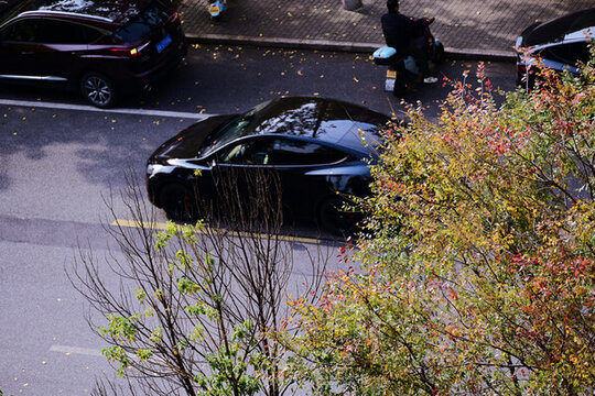 行駛的汽車