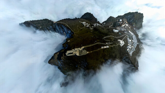 牛背山山頂光明頂全景