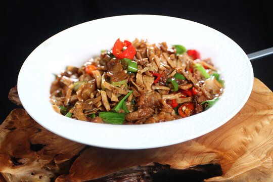 撲豆角炒五花肉