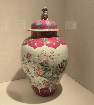 大都會藝術(shù)博物館館藏明清瓷器五彩將軍罐