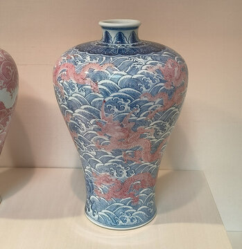 大都會藝術(shù)博物館館藏瓷器青花釉里紅梅瓶