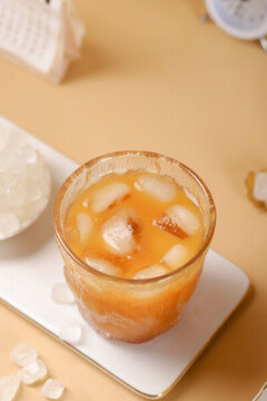 冰咖啡配冰糖